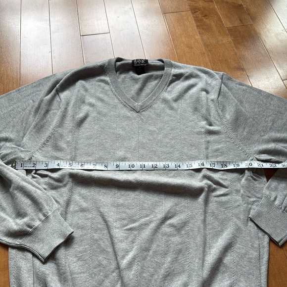 NWOT Jos A Bank Gray Sweater in Medium - Picture 2 of 5